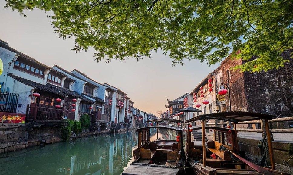爷爷奶奶汉服同框太惊艳 网友：他们站在一起就是国泰民安的感觉